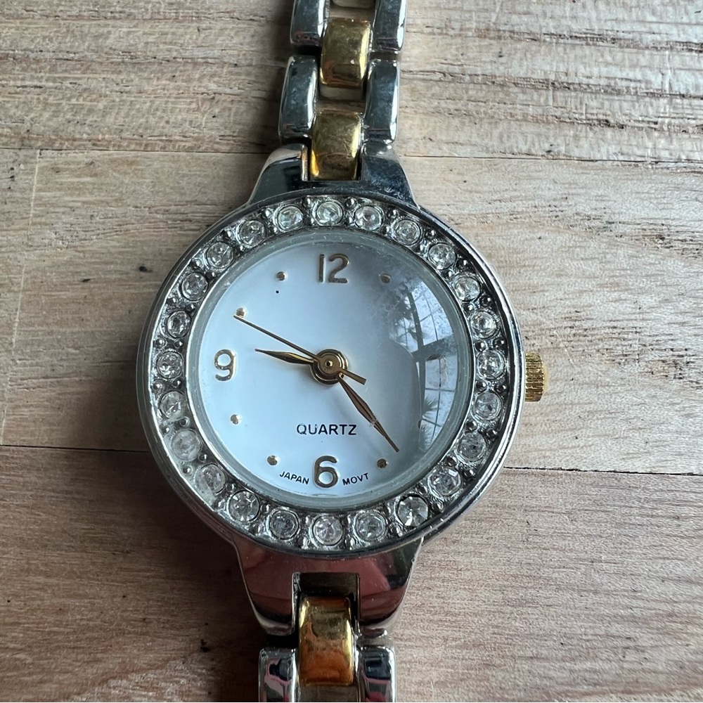 Unbranded Ladies two-toned fashion watch NEW BATTERY